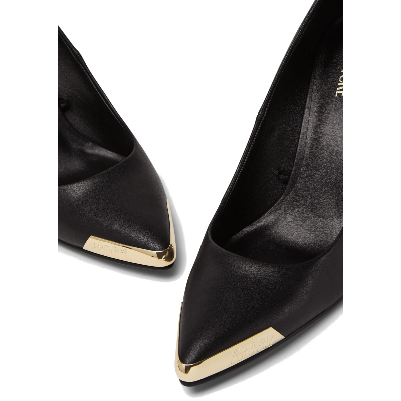 LEATHER PUMPS WITH GOLDEN DETAIL